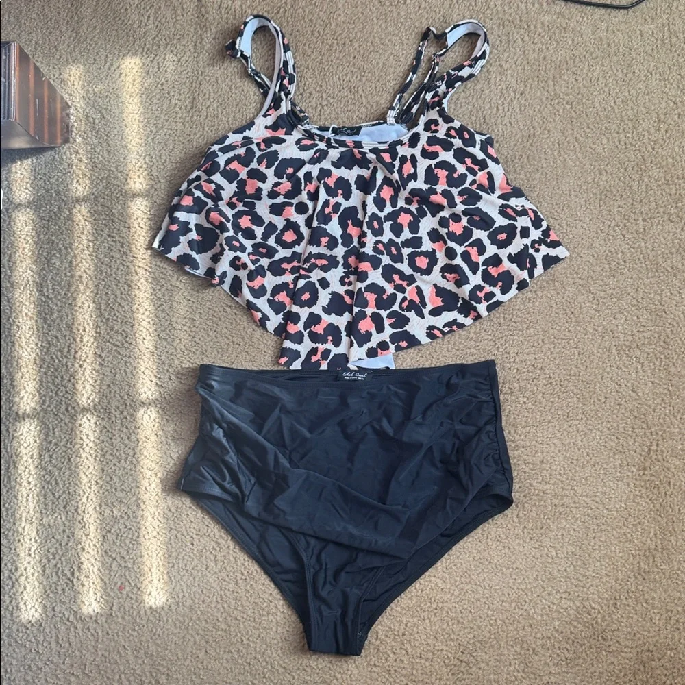 Leopard Print Ruffled Swimsuit - Picture 2 of 3